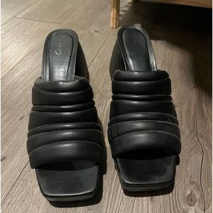 bubble heels with a thick heel- black